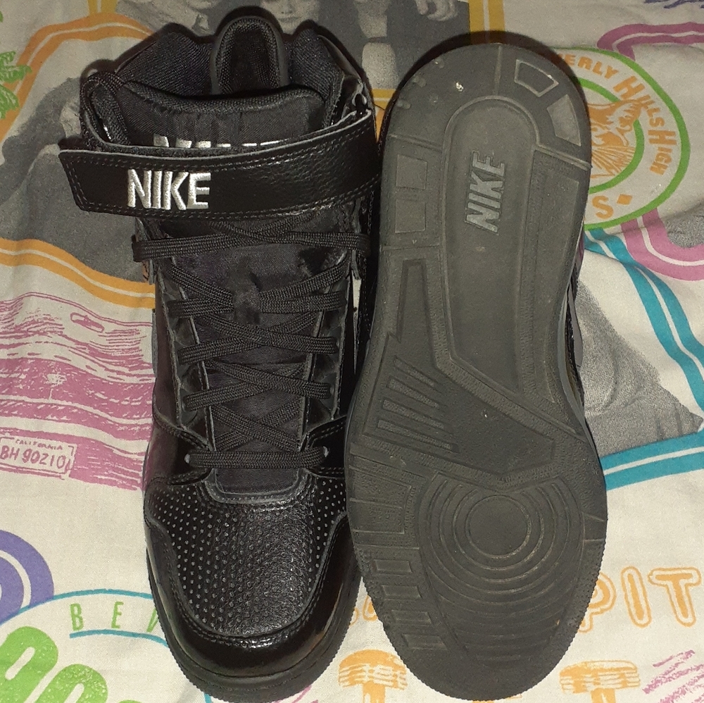Retro Nostalgic Nike Black High-Top Sneakers - Picture 8 of 13